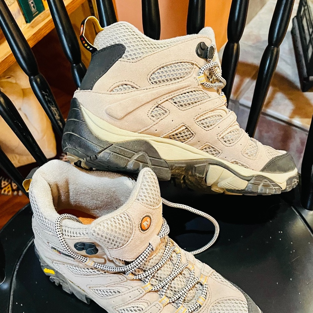 Women’s Merrell Moab Ventilator Mid Taupe